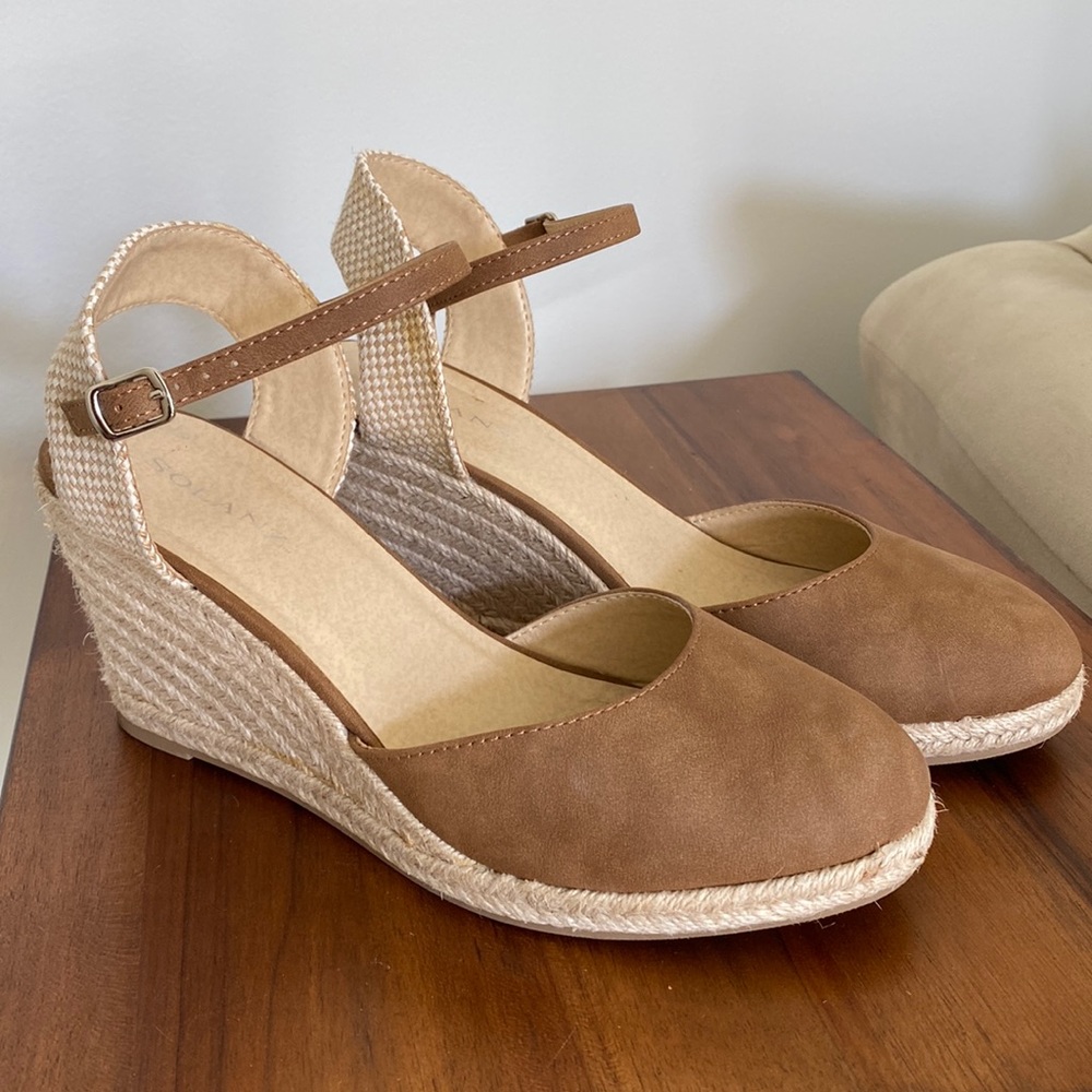 Womens closed toe summer wedge